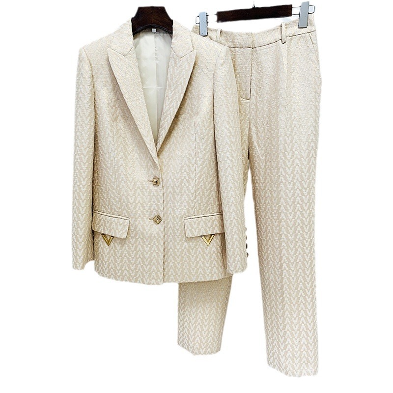 Elegant Jacquard Blazer And Trousers Set For Events - Image 5