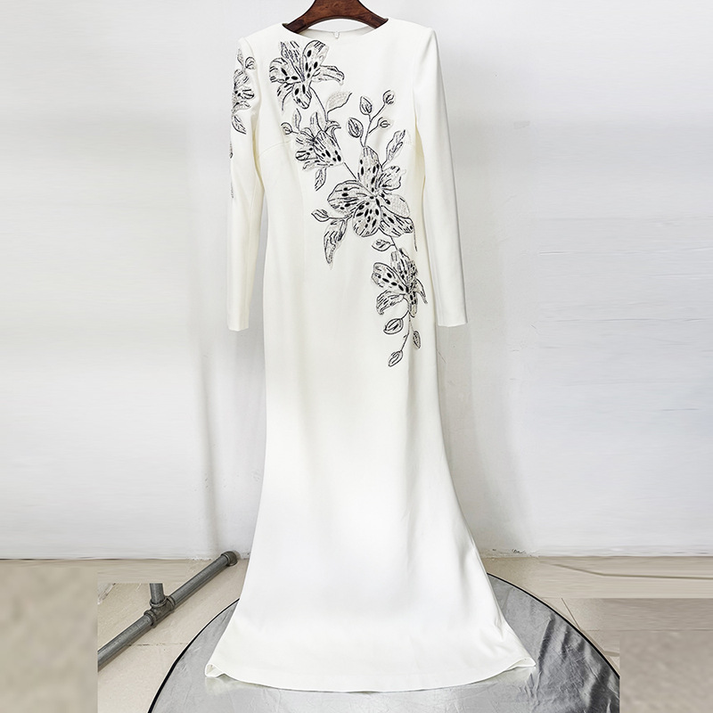 Elegant Mermaid Long Evening Dress With Handcrafted Beading - Image 2